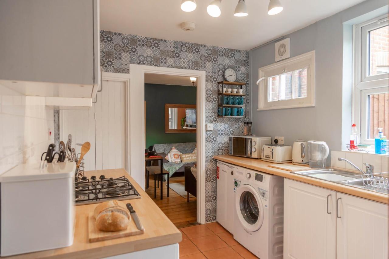 Cosy 3 Bedroom House - Private & Central - Ultra Wifi Canterbury Dış mekan fotoğraf